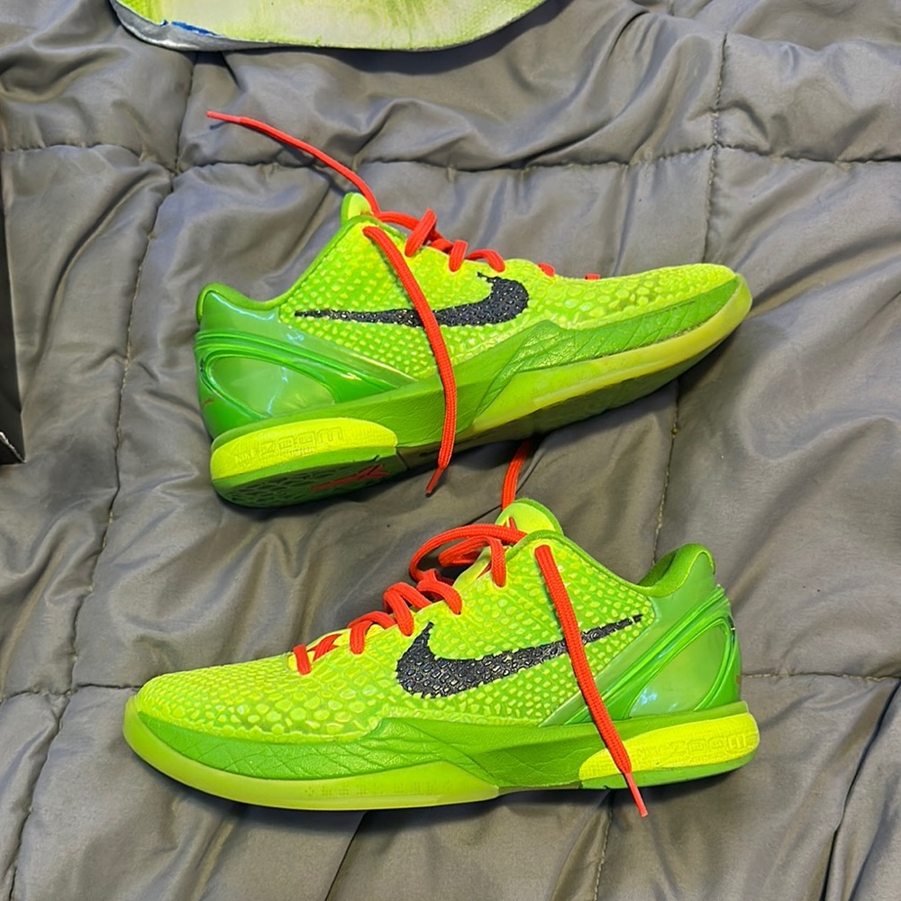 Zoom Kobe 6 Protro “Grinches” Used in fair condition, retail they go for $690
